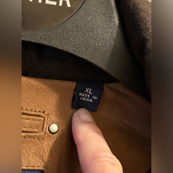 Men’s Leather Jacket - Picture 3 of 4